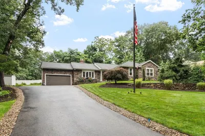 24 Robin Hill Rd 1