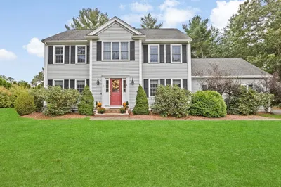 37 Lantern Ln