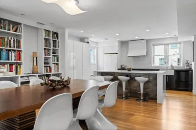 15 Seven Pines Ave #2