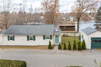 2 Lakeview Dr