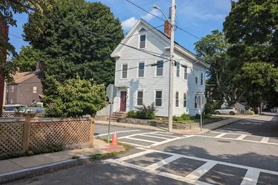 8 Russia St #1