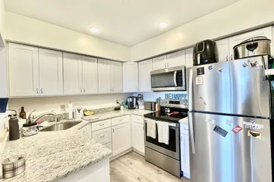 59 Brainerd Rd #606 1