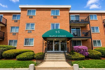 95-99 Maple St #17 1