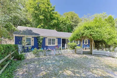 30 Bangs St