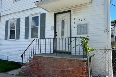 574 King St #1