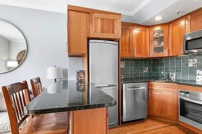 511 Beacon St #R 1