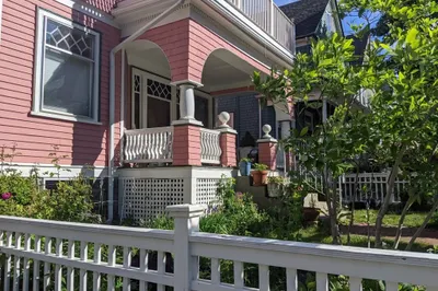 6 Fairview St #1 1