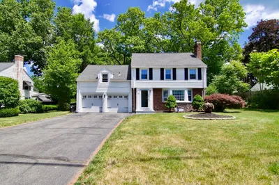55 Bridle Path Rd 1