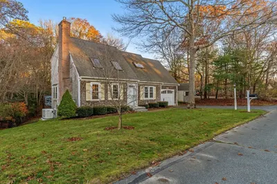 28 Peacock Dr 1
