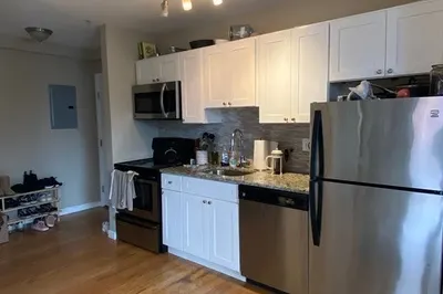 53 Chelsea Street #2B