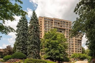 250 Hammond Pond Pkwy #1405S