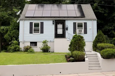 55 Farrar Ave