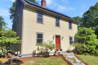 32 Pembroke Dr 1