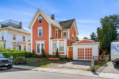 33 Middle St 1