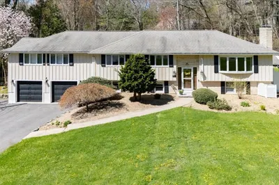16 Cayuga Rd 1