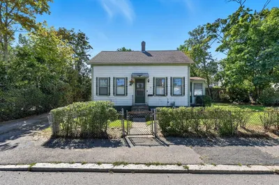 32 Richards Ave 1