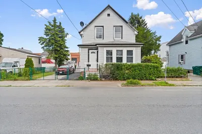 84 River St
