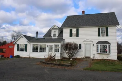 215 River Rd 1