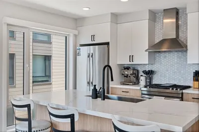 457 W Broadway #409