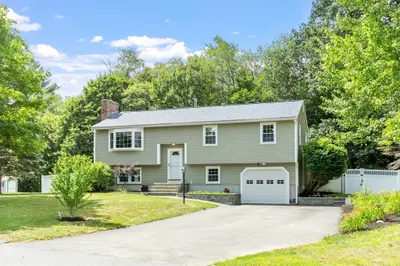 5 Rolling Ridge Ln