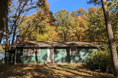 89 Sugarloaf St 1