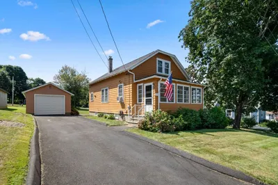 98 Metacomet Ave