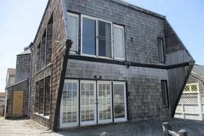 97 Foster Ave