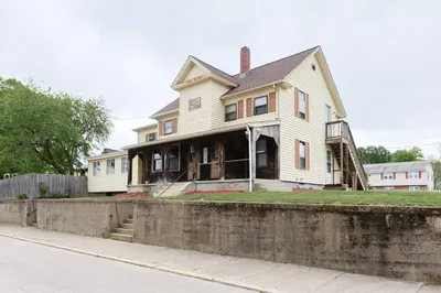 119 Bank St 1