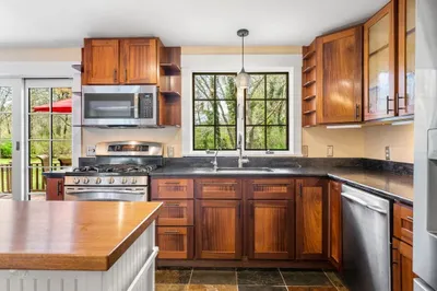 38 Kensington Dr