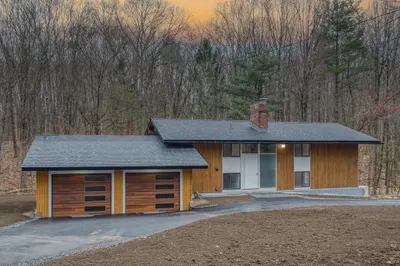 366 Long Hill Rd