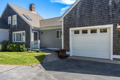 8 Beach Rd #4