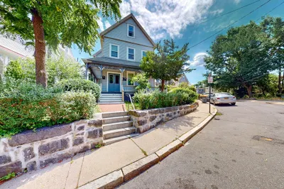 32 Thornton St #2