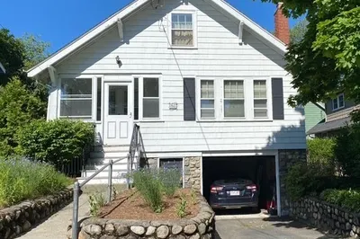 86 Highview Avenue 1