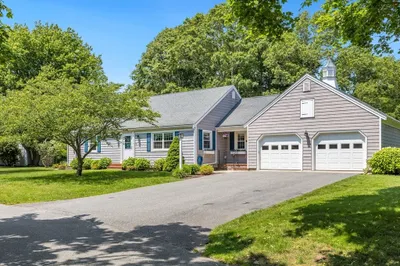 24 Emerald Ln