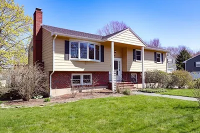 19 Longbow Rd 1