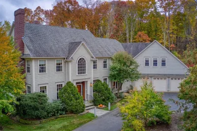 6 Eveningstar Drive 1