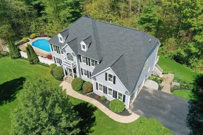 109 Fall Ln