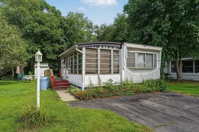 121 Mayflower Ave