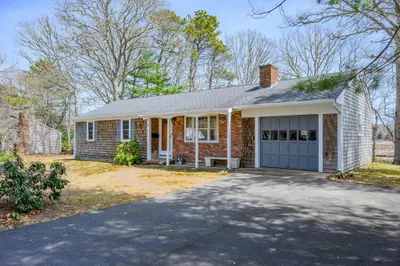 22 Longfellow Dr