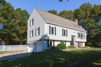8 Wexford Dr