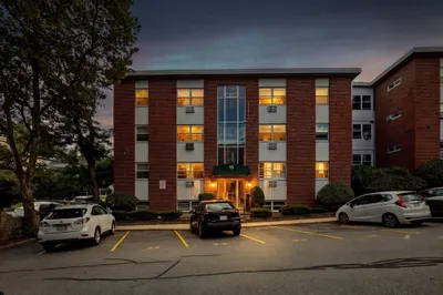 15 Commonwealth Court #10 1