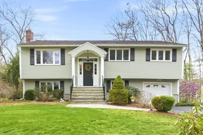 11 Sunrise Road 1