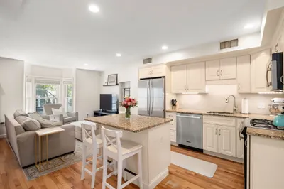 314 W 4th St #3 1