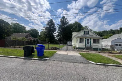 104 Balis St 1