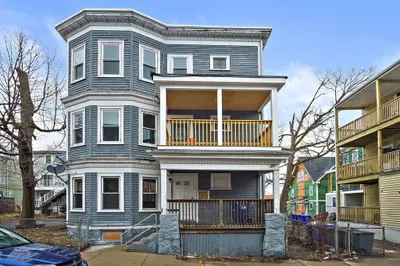 38 Woodford St #1