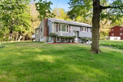 44 Colonial Dr