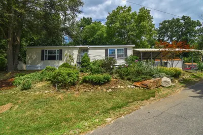 1 Honeysuckle Ln 1