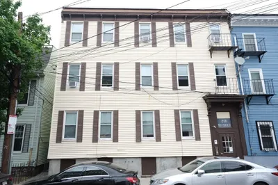 218 W 8th Street 1