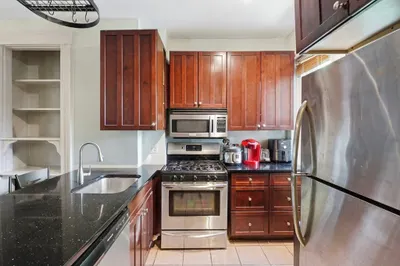 142-146 Everett Street #2