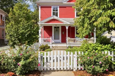 211 Crescent St 1